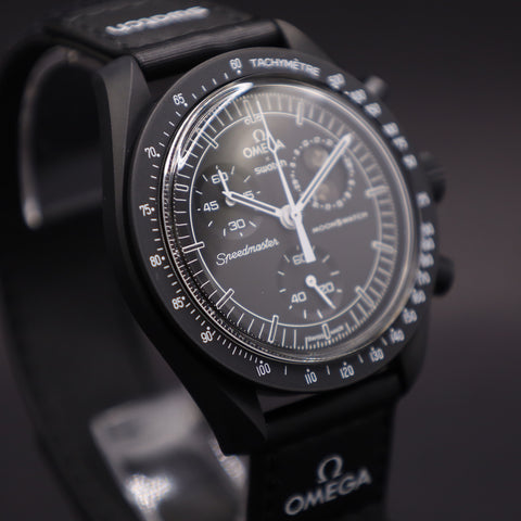 Swatch x Omega Moonswatch Mission to the Moonphase "Snoopy" - New Moon