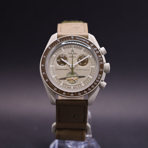 OMEGA x Swatch MoonSwatch Mission to Saturn Straußenleder SO33T100C