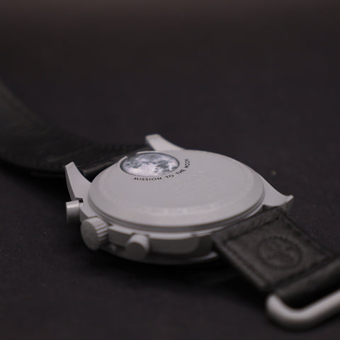 OMEGA x Swatch MoonSwatch Mission to the Moon Straußenleder SO33M100C